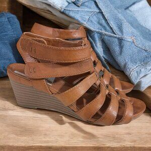 White Mountain Chestnut Brown Gladiator Wedge Sandals With Studs Size 6